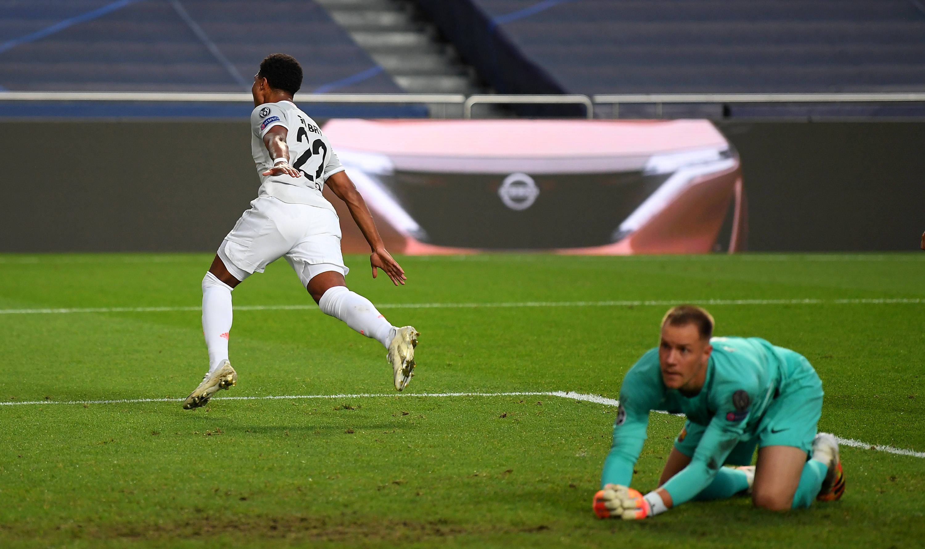 视为样本而 视为样本而